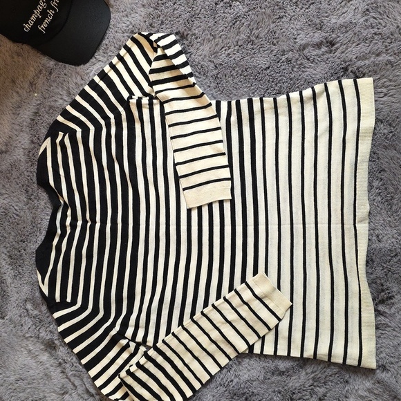 Vince Striped Ombré striped black cream Long Sleeve lightweight  sweater SZ M - Picture 3 of 12